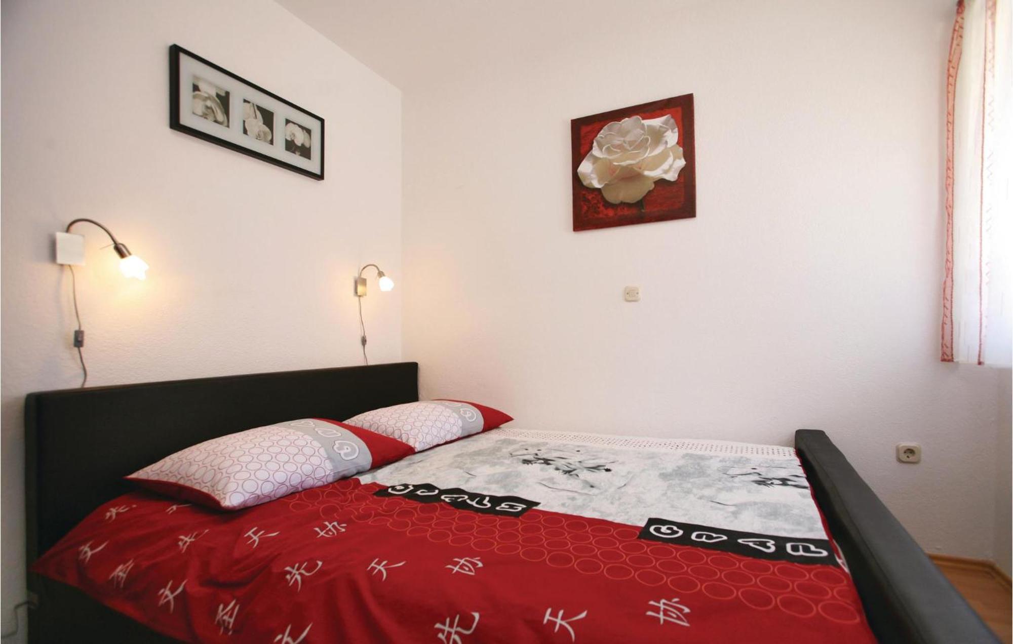 Holiday home Stunning In With Kitchen *