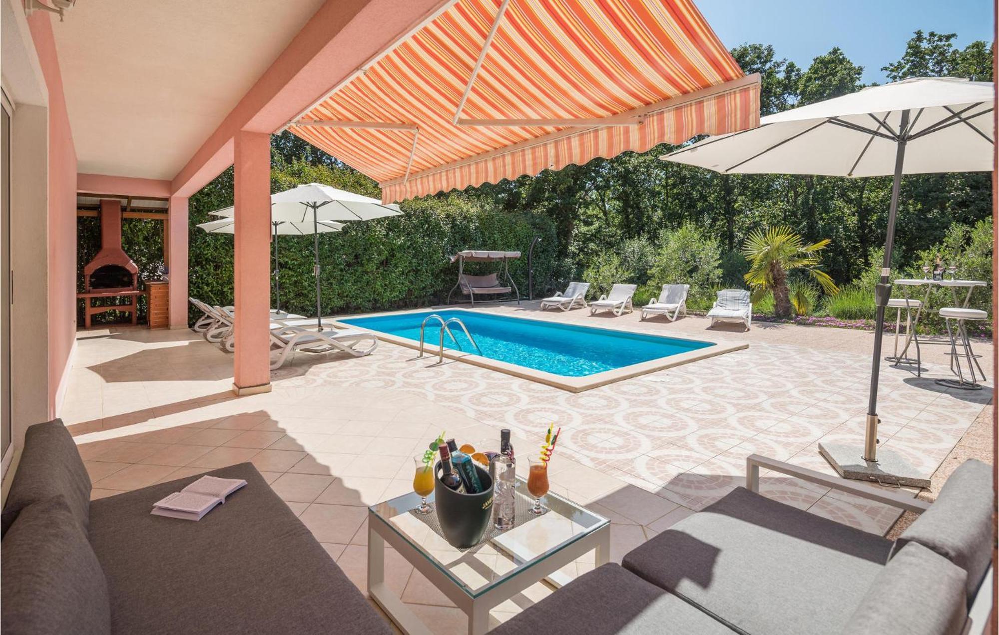 Stunning In With Kitchen Holiday home *