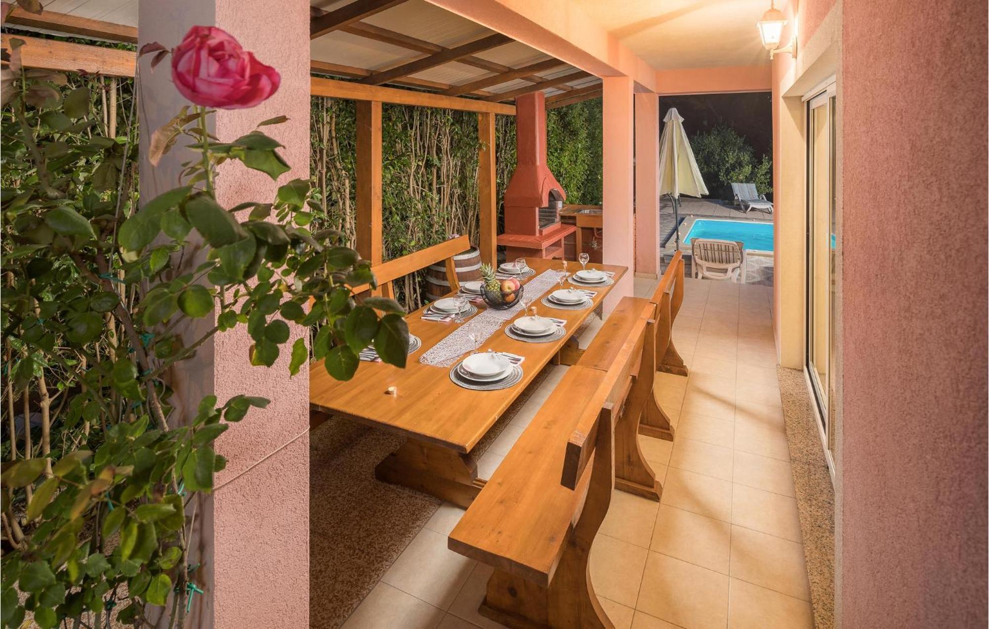 Holiday home Stunning In With Kitchen *
