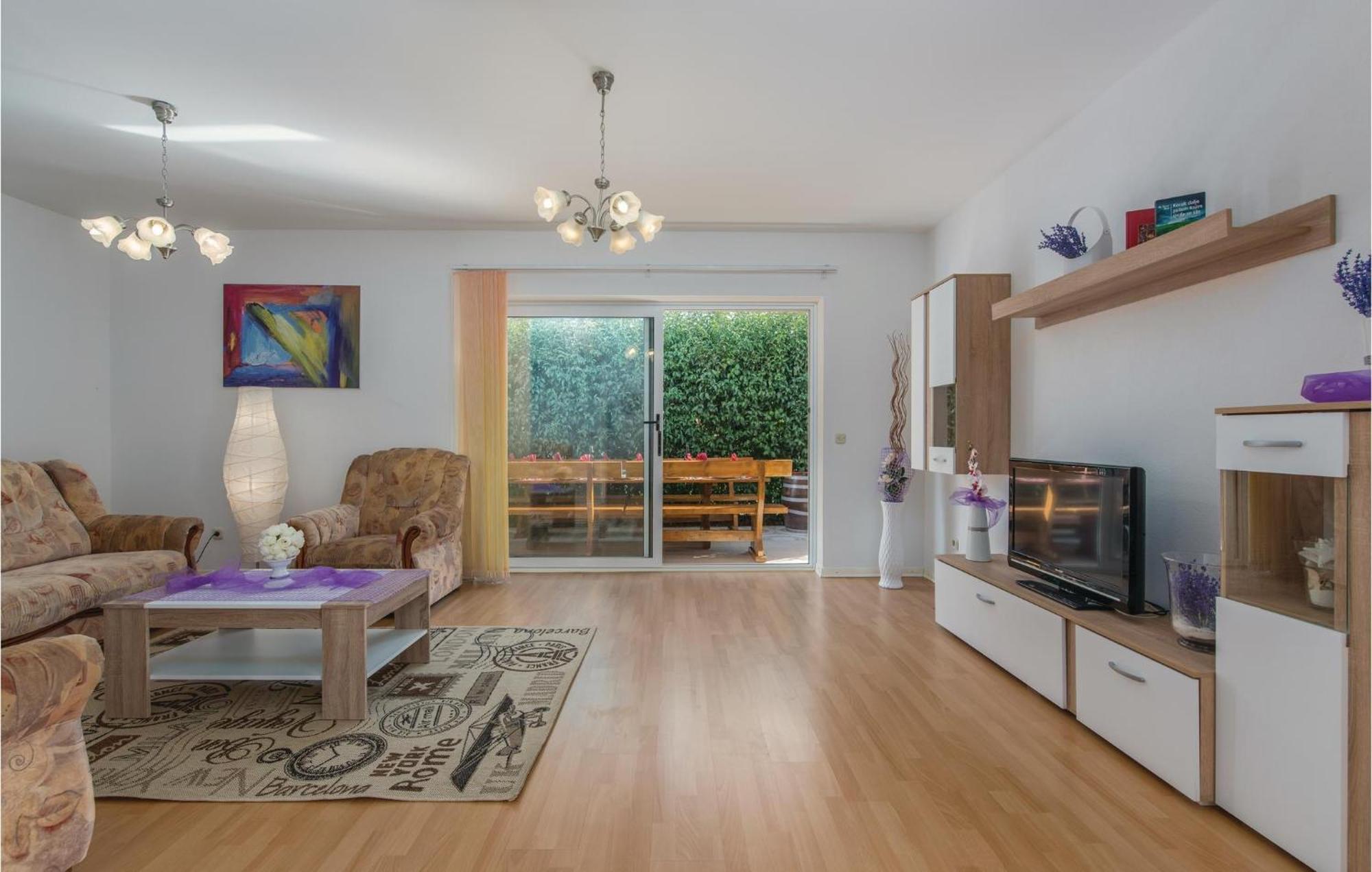Holiday home Stunning In With Kitchen *